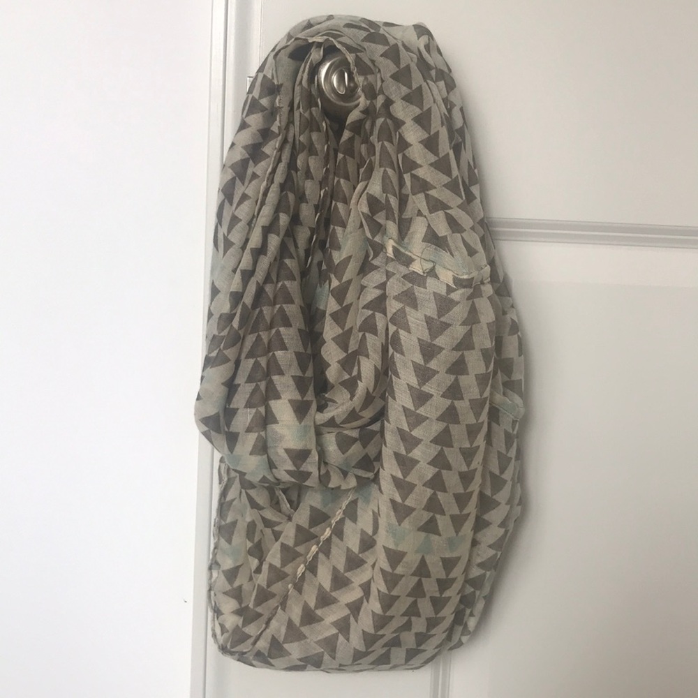 H&M Infinity Scarf - Picture 1 of 1